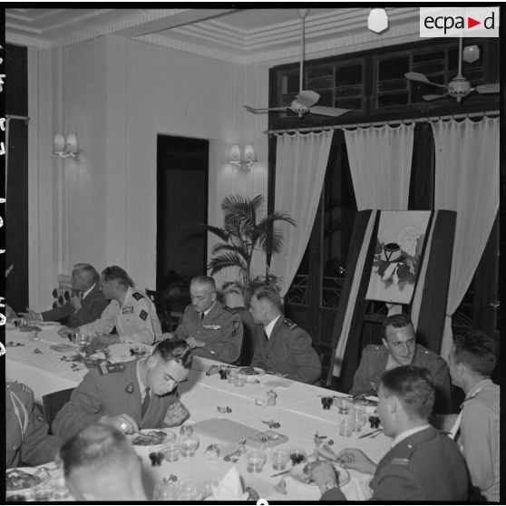 Saint-Cyriens participant à un repas organisé pour la commémoration de la bataille d'Austerlitz. à l'hôtel Métropole.