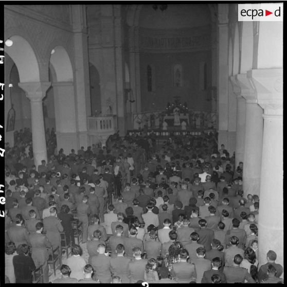 Vue d'ensemble de la messe de minuit de l'église des Martyrs.