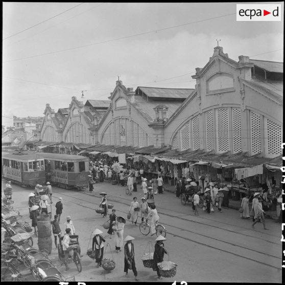 Les halles centrales aux premières heures de la journée.