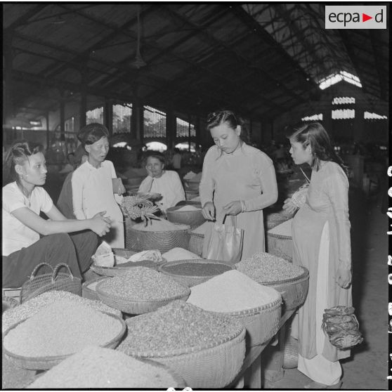 Un étal au grand marché d'Hanoï.