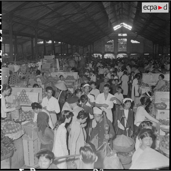 Vue générale du grand marché d'Hanoï.