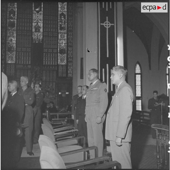 Personnalités assistant à la messe de requiem organisée à la cathédrale Saint-Joseph en hommage au maréchal de Lattre de Tassigny.
