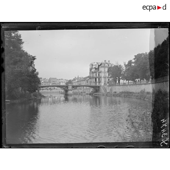 Verdun (Meuse). Un coin de la ville, maison bombardée en décembre 1917. [légende d'origine]