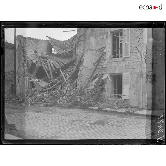 Verdun (Meuse). Le n°22 de la rue d'Anthouard, maison bombardée en novembre 1917. [légende d'origine]