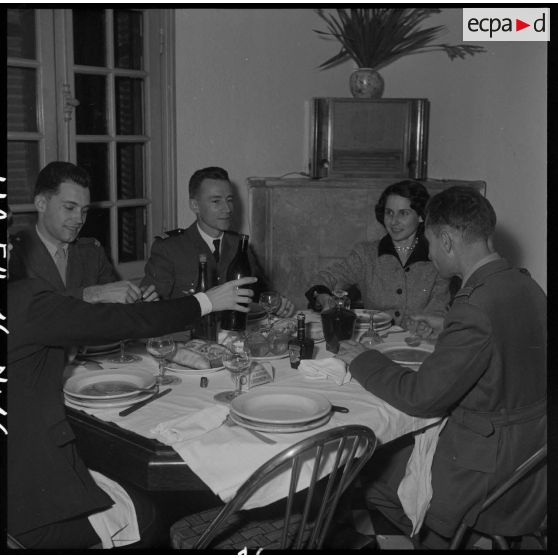 Un repas au camp de presse d'Hanoï.