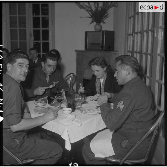 Un repas au camp de presse d'Hanoï.