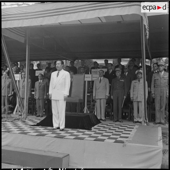 Portrait de M. Bao Daï, chef de l'État du Vietnam, à l'occasion de la prestation de serment des officiers de l'armée nationale vietnamienne.