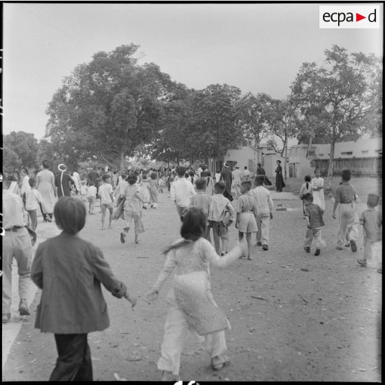 Des goupes d'enfants le jour de la distribution des prix chez les frères rédemptoristes.