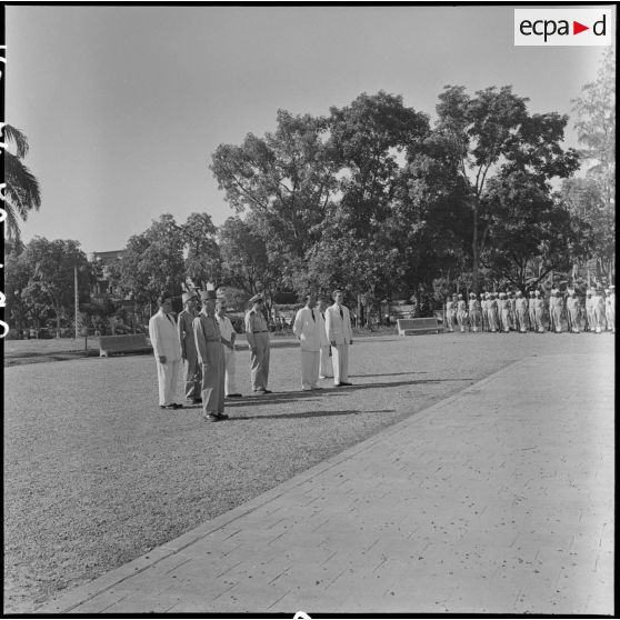 Personnalités civiles et militaires lors de la commémoration de l'appel du 18 juin à Hanoï.