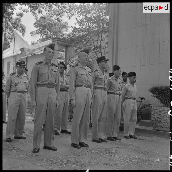 Groupe d'officiers venus aux obsèques du capitaine Verdier.	