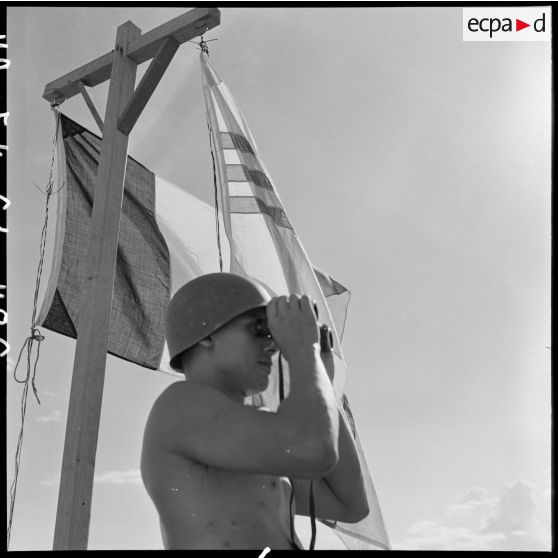 Soldat à un poste de surveillance après l'application du cessez-le-feu.