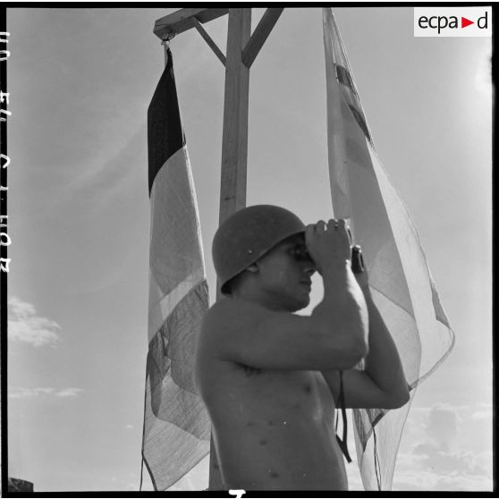 Soldat à un poste de surveillance après l'application du cessez-le-feu.