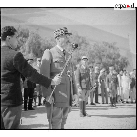 Discours du général d'armée Henri Giraud, commandant en chef civil et militaire, lors de la cérémonie de baptême de la promotion Weygand de l'EEOI (École des élèves officiers indigènes d'Algérie et de Tunisie).