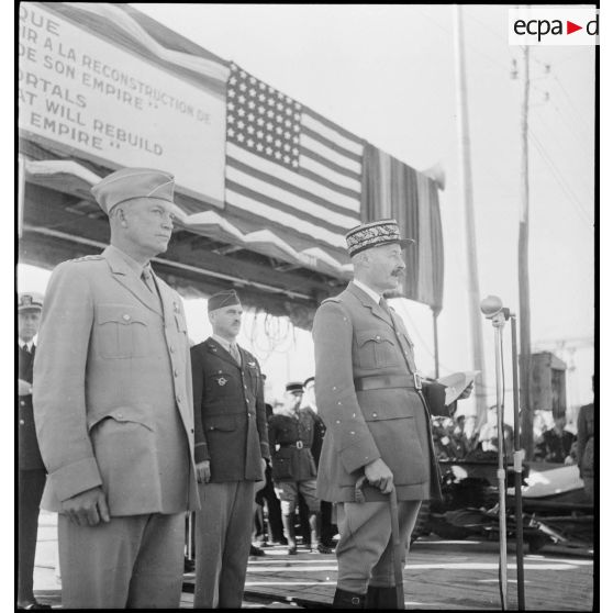 Discours des autorités lors d'une cérémonie franco-américaine à Alger.