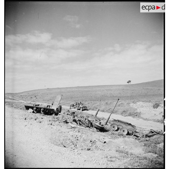 Débris d'un char allemand dans la région de Zaghouan.