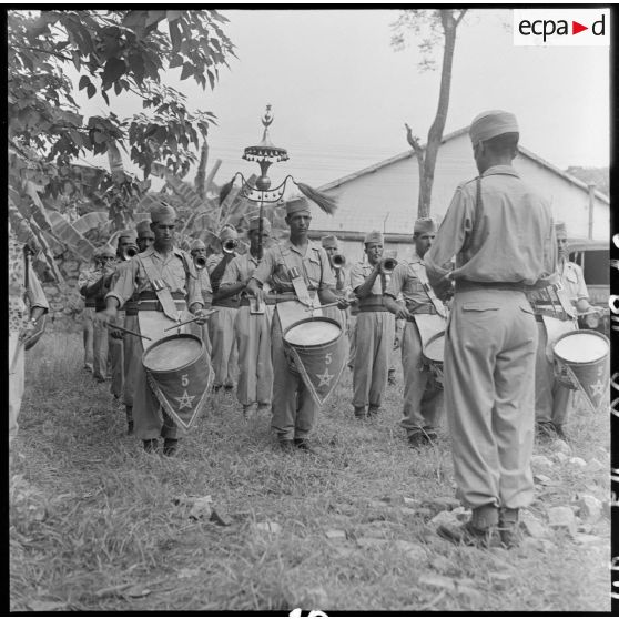 Nouba du 5e RTM (régiment de tirailleurs marocains).