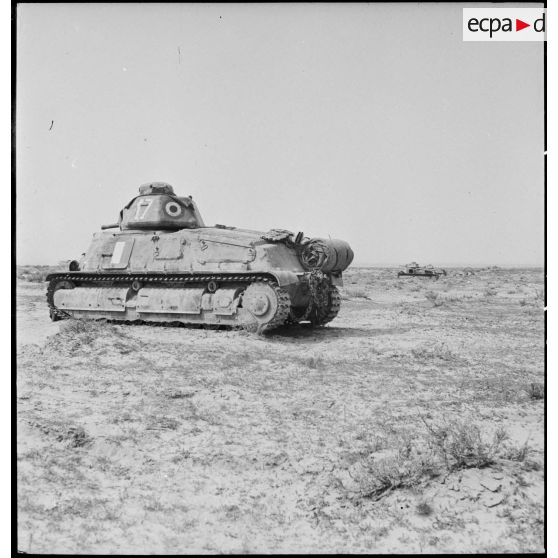 Char Somua S-35 dans le secteur du bordj Makatallah, sur le FSEA (Front sud-est algérien).