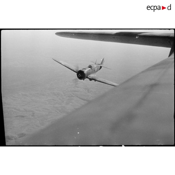 Chasseurs Curtiss H-75 Hawk (ou P-36) de l'école de l'Air de Marrakech lors d'un vol d'instruction.