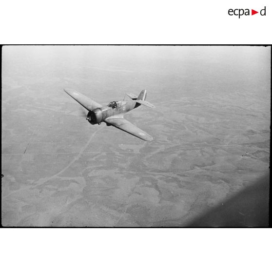 Chasseur Curtiss H-75 Hawk (ou P-36) de l'école de l'Air de Marrakech lors d'un vol d'instruction.