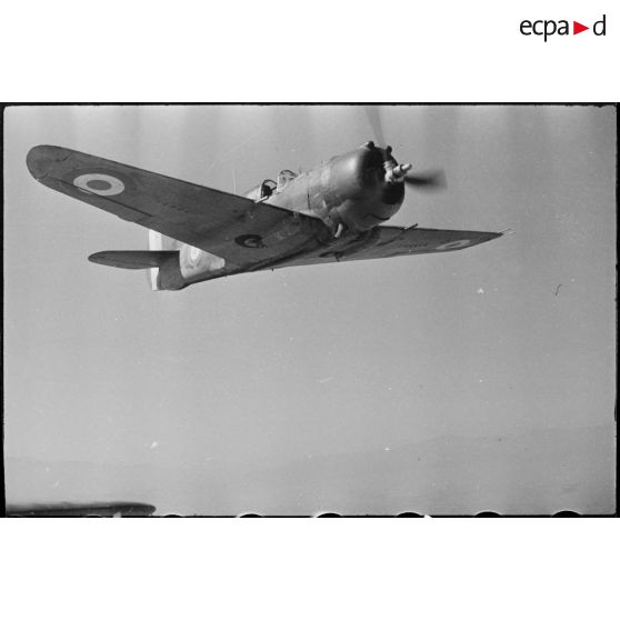 Chasseur Curtiss H-75 Hawk (ou P-36) de l'école de l'Air de Marrakech lors d'un vol d'instruction.