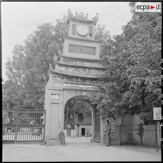Porte est de la cité impériale de Thang Long.