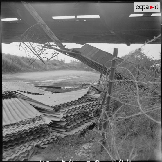 Garde-fou du pont Paul-Doumer (aujourd'hui Long Biên) endommagé par un camion.