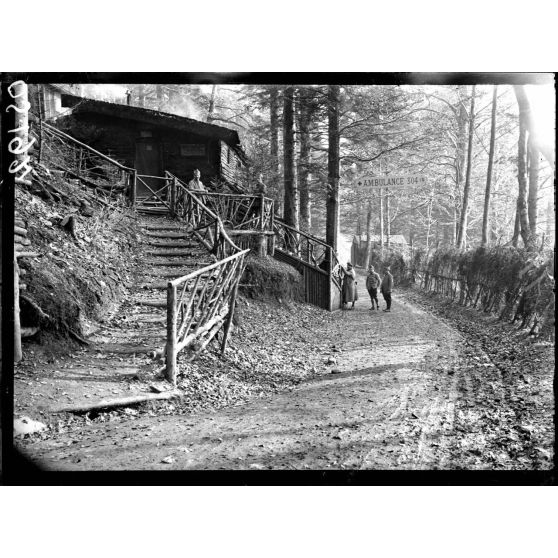 Près [de] l'Hartmannswillerkopf (Alsace). Camp Jean Perrin. L'ambulance alpine 304. [légende d'origine]