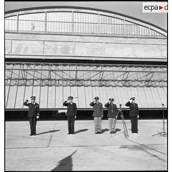Cérémonie sur l'aérodrome de Maison-Blanche à Alger en l'honneur du GC II/5 La Fayette.