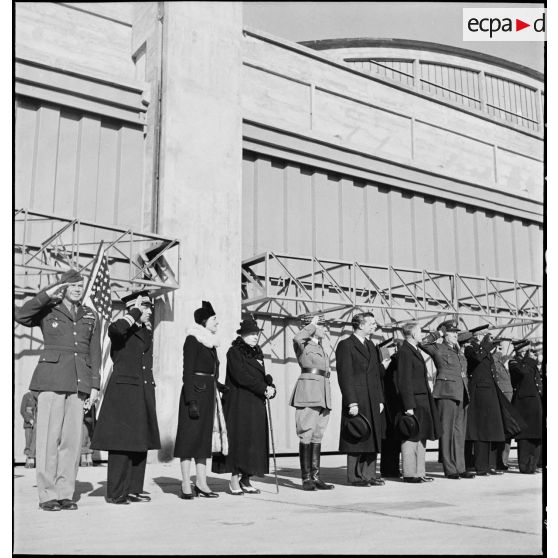 Cérémonie sur l'aérodrome de Maison-Blanche à Alger en l'honneur du GC II/5 La Fayette.