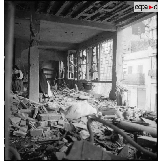 Le dispensaire ophtalmologique situé boulevard Cervantès, dévasté par le bombardement allemand d'Alger du 24 novembre 1942. L'établissement dépend de l'association nord-africaine pour l'enseignement des aveugles.