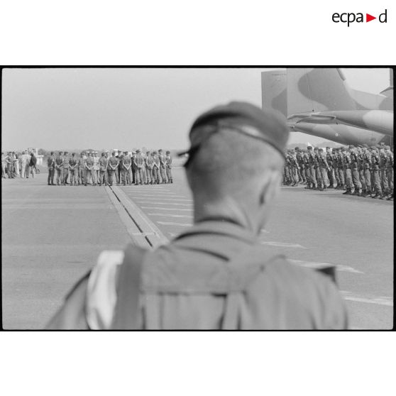 Cadres français autour du CEMA et du ministre de la Défense.