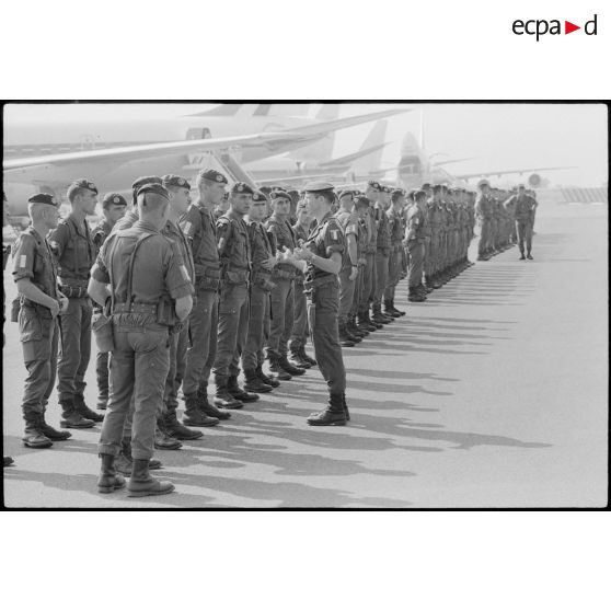 Mise en place du 2e REP pour la cérémonie militaire sur l'aéroport de Bastia.