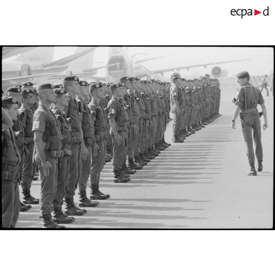 Mise en place du 2e REP pour la cérémonie militaire sur l'aéroport de Bastia.