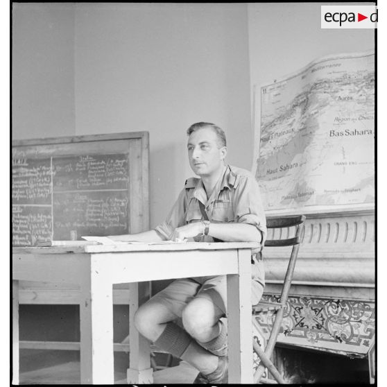 Portrait d'un sous-lieutenant, professeur d'anglais de l'école féminine des interprètes et des secrétaires d'état-major.