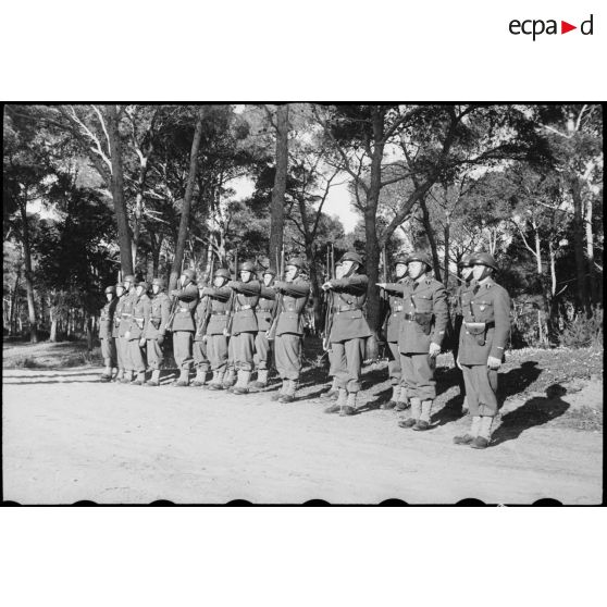 La revue des troupes.