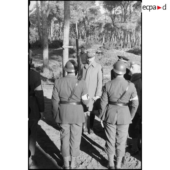 La revue des troupes.