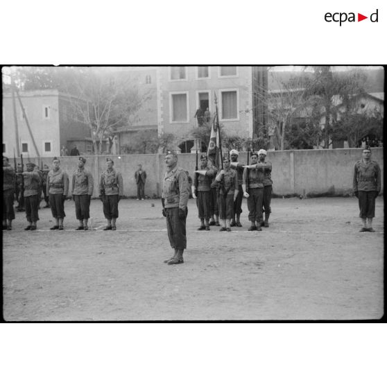 Le colonel Bondis prononce son allocution.