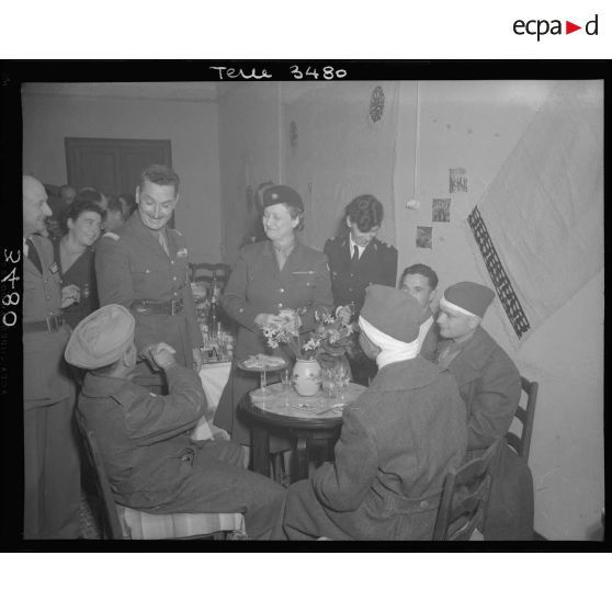 Apéritif des personnalités officielles.