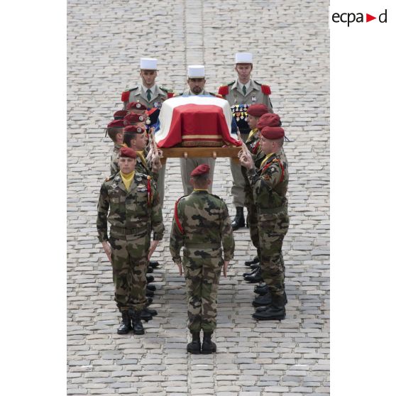 Cérémonie d'obsèques de Pierre Schoendoerffer dans la cour d'honneur de l'Hôtel national des Invalides.