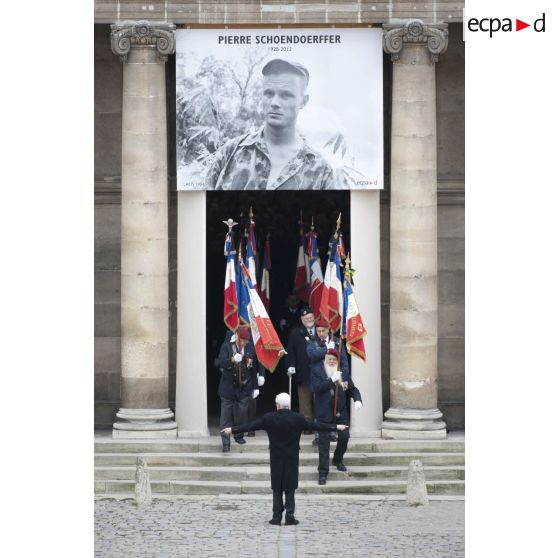 Cérémonie d'obsèques de Pierre Schoendoerffer dans la cour d'honneur de l'Hôtel national des Invalides.