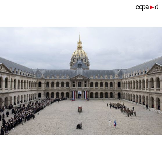 Cérémonie d'obsèques de Pierre Schoendoerffer dans la cour d'honneur de l'Hôtel national des Invalides.