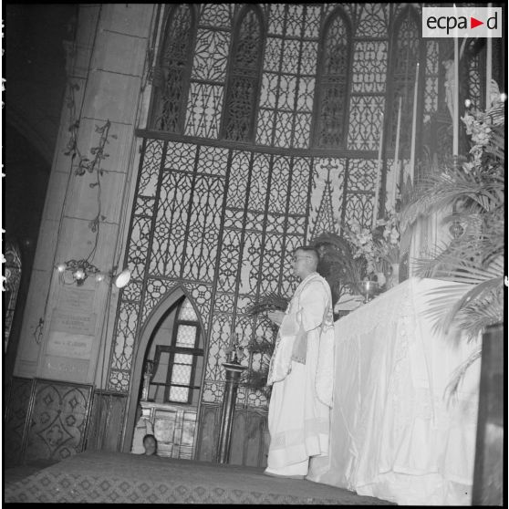 Discours d'un offcier lors de la messe de la Saint-Michel.