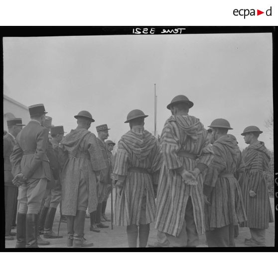 Réunion des officiers d'un goum.