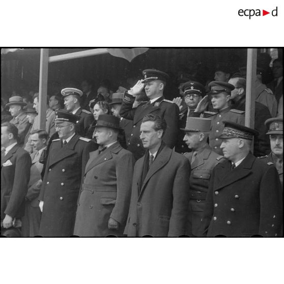 La tribune officielle.