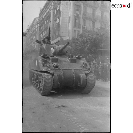 Défilé des blindés.