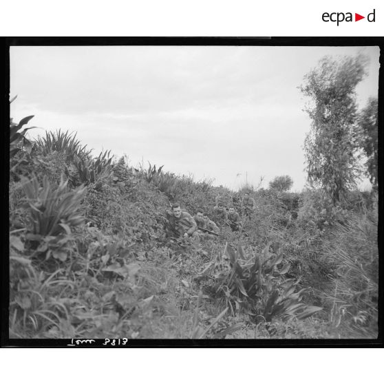 L'équipe se rassemble à l'abri de la vue de l'ennemi.