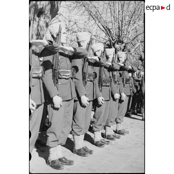 Les élèves de l'école pendant la cérémonie.