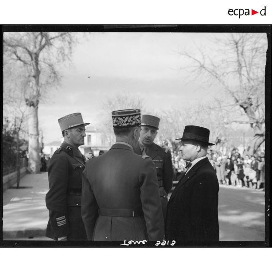 Entretien entre André Le Trocquer, le général Leyer et le lieutenant-colonel Huguet.