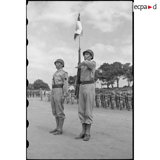 Présentation du fanion des FEFEO.