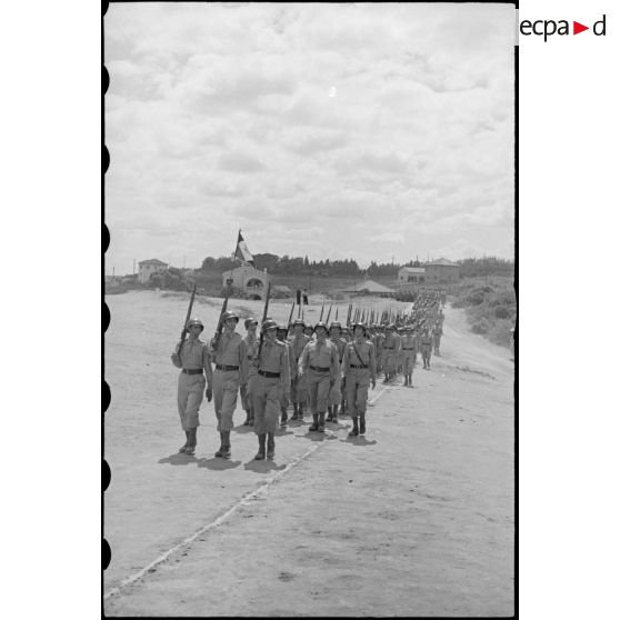 Défilé des troupes des FEFEO.